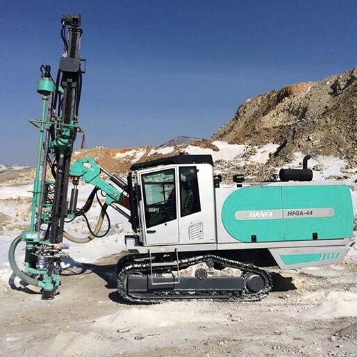 Hfga-44 Energy-Efficient Steel Crawler Surface DTH Drilling Machine for Blasting