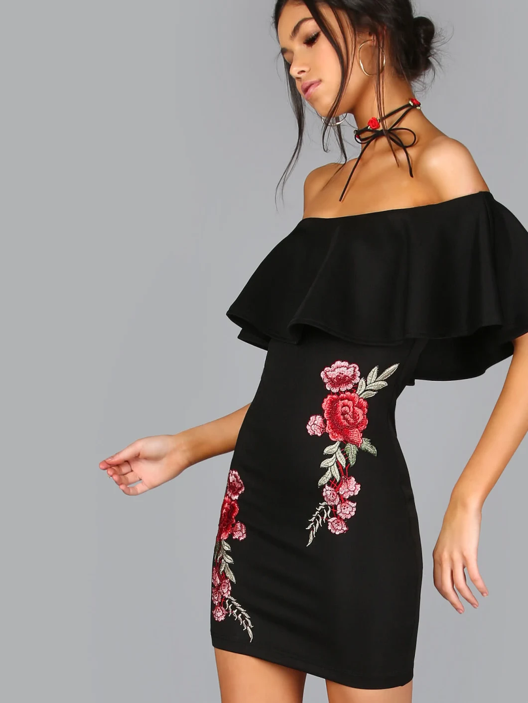2017 High Quality Embroidered Rose Applique off Shoulder Ruffle Dress