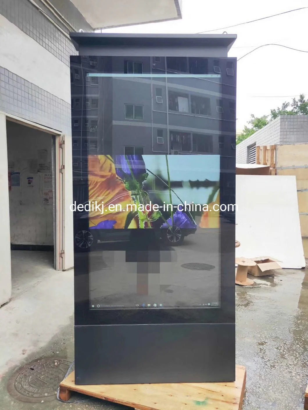 65inch Outdoor Floor Standing LCD Screen TFT Digital Signage LCD Standing Mall Advertising