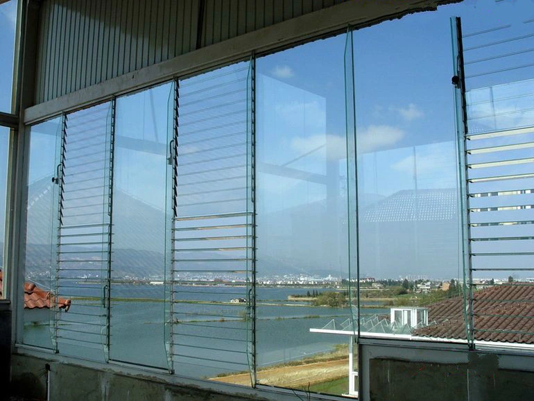 4mm5mm6mm Clear/Frosted/Patterned/Tempered Louver Glass for Window