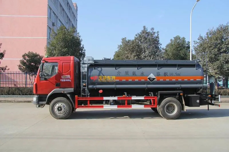 4X2 HOWO Isuzu Foton Dongfeng 10.5m3 Chemical Tank Truck for Danger Chemical Delivery